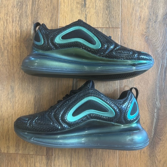 Nike Air Max 720
Throwback Future Iridescent - Picture 4 of 14